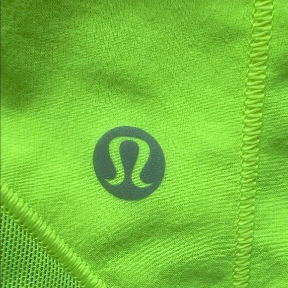 Bright, lightweight, and made to move—these Lululemon Hotty Hot 2.5” shorts are - Picture 4 of 9